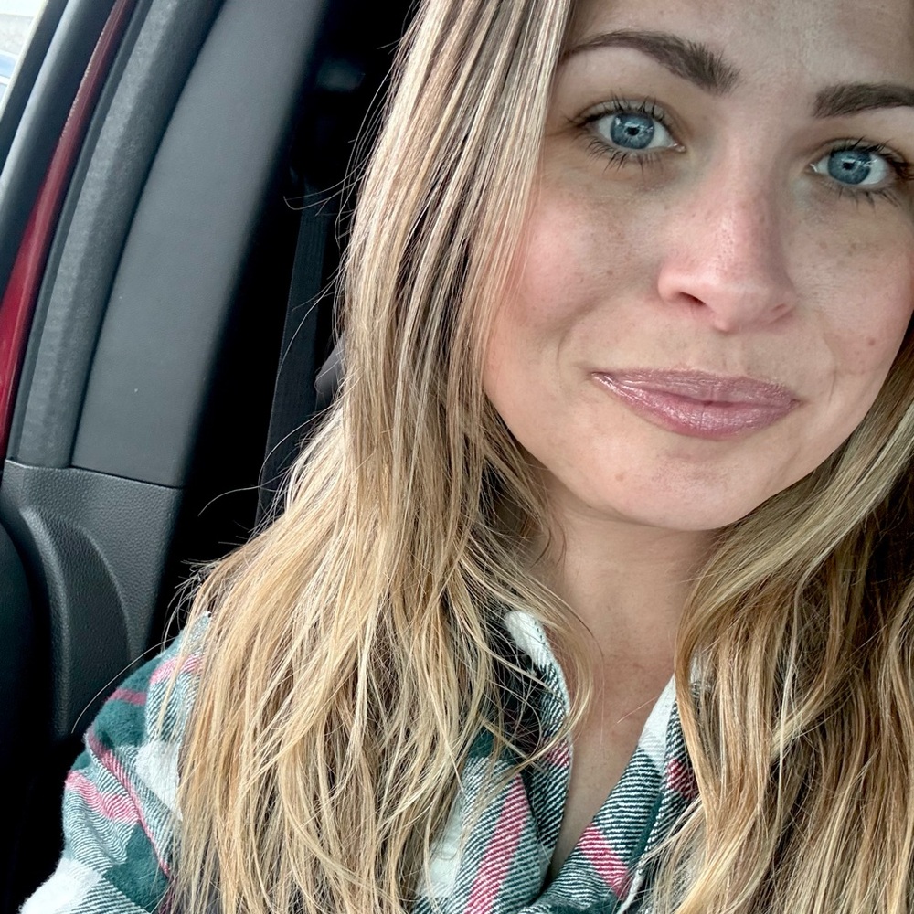 Meet your Posher, Olivia